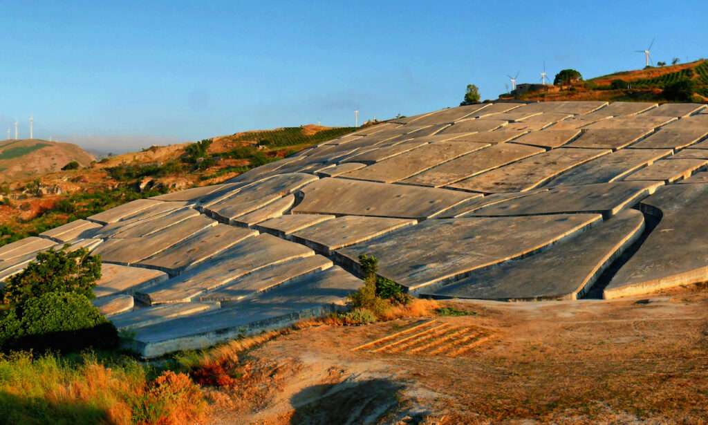 Questa immagine ha l'attributo alt vuoto; il nome del file è cretto-di-burri-tramonto-1024x615.jpg