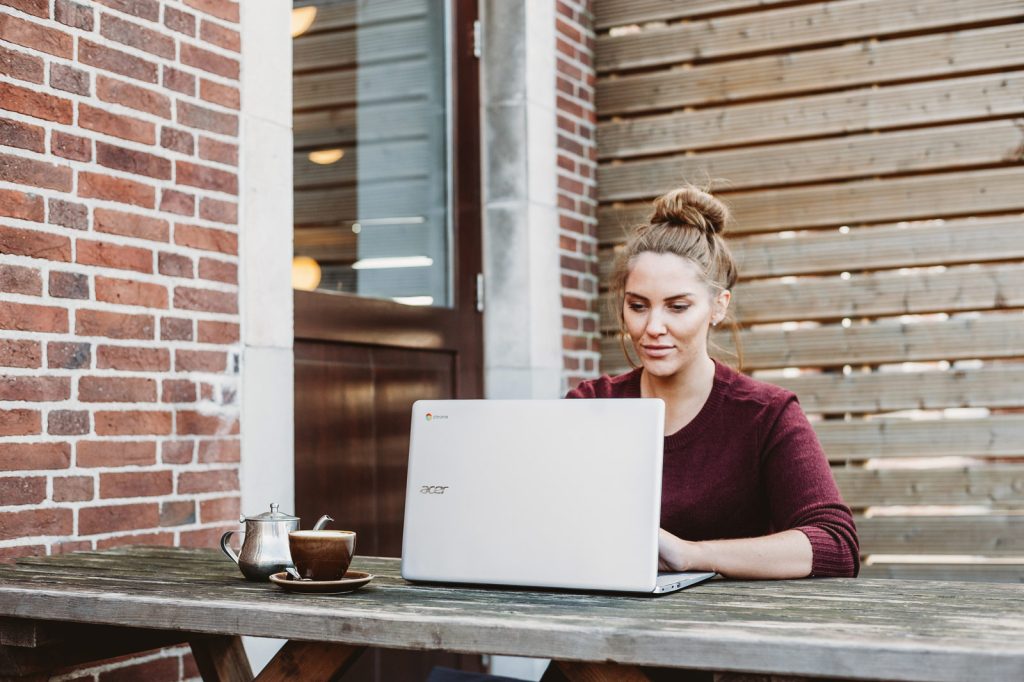 Una guida per lo shopping online e le spedizioni più sostenibili