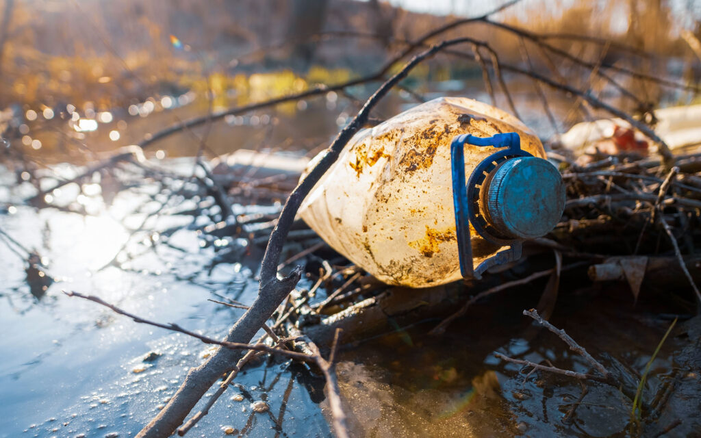 Bottiglie d'acqua e inquinamento